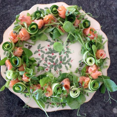 Salmon Wreath, Quick Party Food, Christmas Diner, Winter Salads, Food Map, Winter Salad, Christmas Food Dinner, Christmas Brunch, Food Dinner