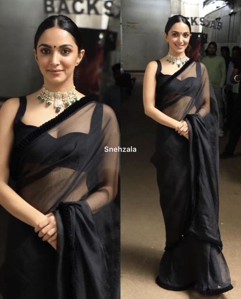 Kiara Advani Black Saree, Modern Saree Party Wear, Saree Creative, Black Saree Party Wear, Black Organza Saree, Black Saree Blouse, Black Blouse Designs, Black Blouses, Saree Wearing