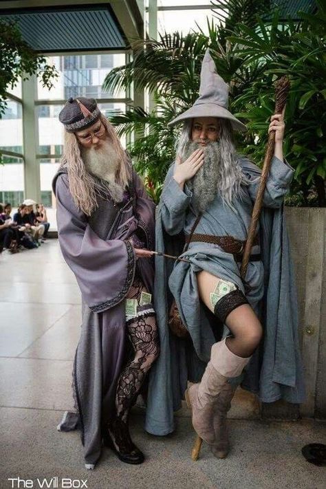 Sexy Dumbledore and gandalf Gandalf Cosplay, Deku Cosplay, Gandalf The Grey, Cosplay Tips, Thranduil, Gandalf, Amazing Cosplay, Crazy Girls, Best Cosplay