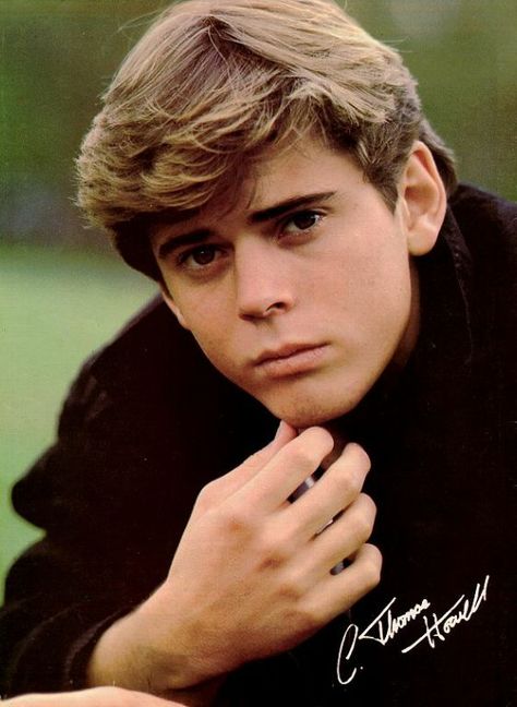 C. Thomas Howell.  I had such a crush on him in the early 80's. The Outsiders Ponyboy, Tommy Howell, C Thomas Howell, Thomas Howell, Confused Face, 80s Actors, The Outsiders Greasers, 80s Men, Matt Dillon