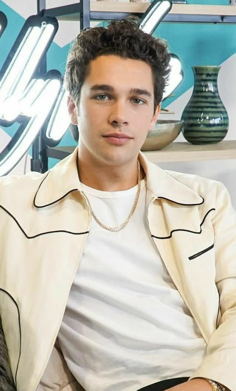 Austin Mahone Wallpaper, Carter Reynolds, Music Listening, Austin Mahone, Cameron Dallas, Emo Guys, Big Sean, Actors Images, Celebrity Dads