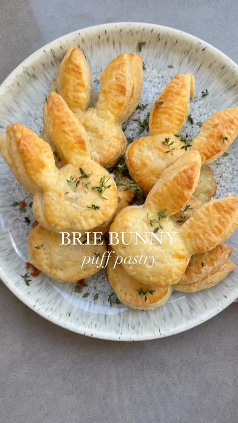 BRIE bunny puff pastry 🐰🧀 Whether you’re serving brunch, lunch or dinner this weekend, you NEED to make these 🐰🧀🤤 they are light buttery… | Instagram Easter Brie Appetizer, Bunny Puff Pastry, Puff Pastry Snacks, Cheese Game, Bunny Bread, Tapas Menu, Cheese Wine, Easter Dishes, Easter Breakfast