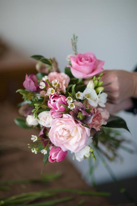 Posy Bouquet Prom, Roses At Wedding, Bridal Bouquet Recipe, Posey Bouquet, Nosegay Bouquet, Dusty Rose Wedding Colors, Blush Wedding Theme, Bouquet With Roses, Bouquet Recipe