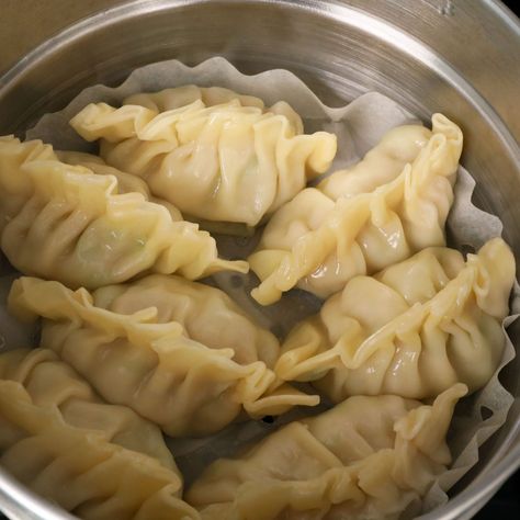 Chicken dumplings (Dakgogi mandu: 닭고기 만두) recipe - Maangchi.com Mandu Recipe, Maangchi Recipes, Korean Dumplings, Chicken Dumplings, Eat Something, Quick Dishes, Universal Language, Western Food, Dumpling Recipe