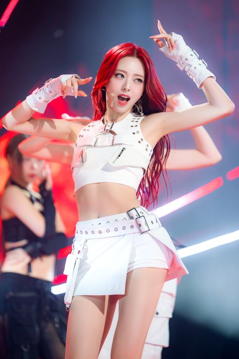 Ending Fairy, Itzy Ot5, Yeji Yuna, Kpop Stage, Itzy Yuna, Korean Birthday, Yuna Itzy, You Go Girl, Shin Yuna