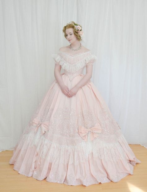 Angela Clayton Evening Gown 1860 -7872 1890s Day Dress, Victorian Ball Gowns, 1860s Dresses, 19th Century Fashion, Old Dresses, Vintage Gowns, Moda Vintage, Historical Dresses, Historical Fashion