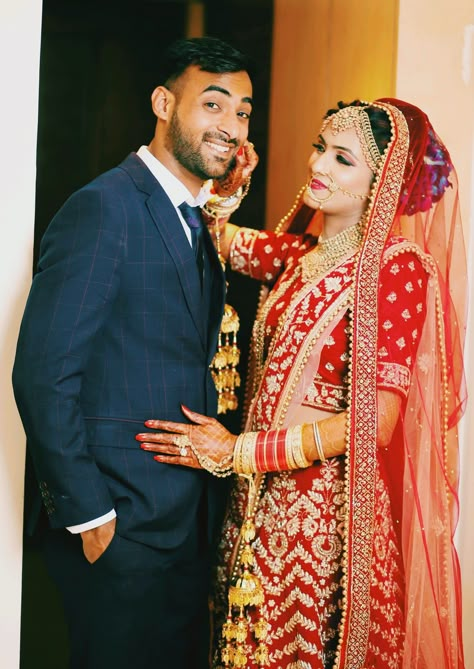 Brother sister pose Bride And Brother Pictures Indian, Wedding Poses With Brother, Bride Brother Poses, Brother Sister Poses Indian Wedding, Bride Brother Mehendi, Bride Poses With Brother, Brother Sister Wedding Poses, Brother Sister Wedding Photos, Bride With Brothers Photo Ideas