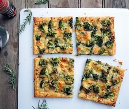 Roasted Broccoli & Rosemary Tart With Smoked Gouda Broccoli Puff Pastry, Broccoli Puff, Thanksgiving Potluck Recipes, Gouda Recipe, Thanksgiving Potluck, Smoked Gouda Cheese, Cheese Puff Pastry, Smoked Gouda, Savory Tart