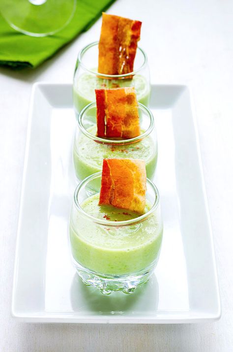 Mini-soup-Shooters-recipe-1 Fine Dining Starters, Fine Dining Appetizers, Shot Glass Appetizers, Soup Shots, Soup Shooters, Go Dairy Free, Green Pea Soup, Shooter Recipes, Pea Soup Recipe