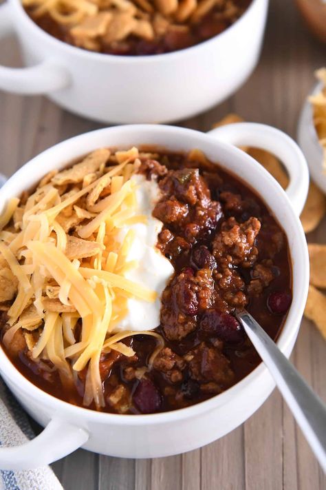 "No Cap" Best Southern-Style Chili Best Crockpot Dinner Recipes, Dinners With Beans, Different Chili Recipes, Best Crockpot Chili, No Cook Dinner, Best Chili Recipes, Best Chili Ever, Soup Meals, Mels Kitchen