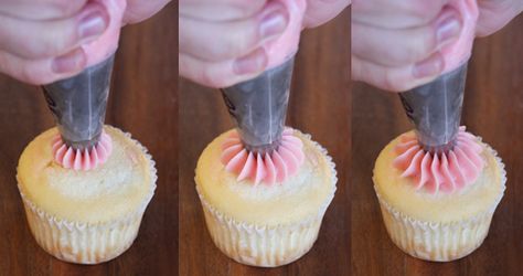 how to frost cupcakes Frost Cupcakes, Frosting Techniques, Frosting Tips, Cupcake Icing, Cupcake Frosting, Yummy Cupcakes, Cake Decorating Tips, Frosting Recipes, Cakes And More