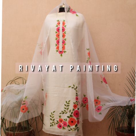 Fabric Painting Kurta, Kurti Painting Design, Painted Suits, White Kurti, Fabric Colour Painting, Saree Painting Designs, Silk Ribbon Embroidery Patterns, Fabric Paint Diy, Painted Clothes Diy