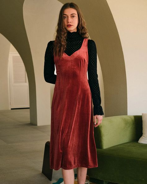 Velvet Dresses Outfit, Sleeveless Velvet Dress, Velvet Sweater, Tailored Clothes, Womens Knit Tops, Velvet Midi Dress, Red Dress Women, Ribbed Knit Top, Mod Dress