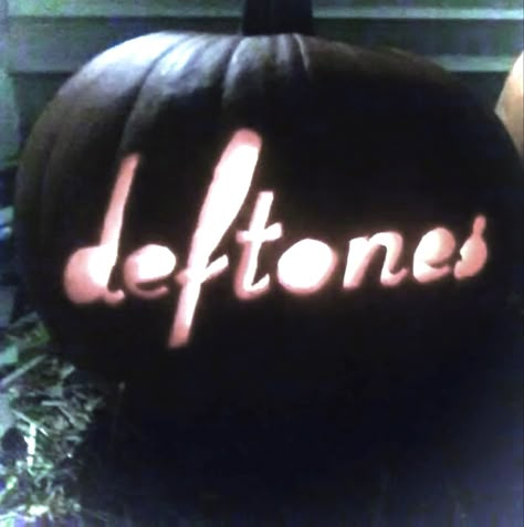 Deftones Pumpkin Carving, Album Cover Pumpkin Carving, Pumpkin Carving Ideas Grunge, Deftones Pumpkin, Y2k Pumpkin Carving, Emo Pumpkin Carving, Twilight Pumpkin Carving, Twilight Pumpkin, Jackolantern Ideas