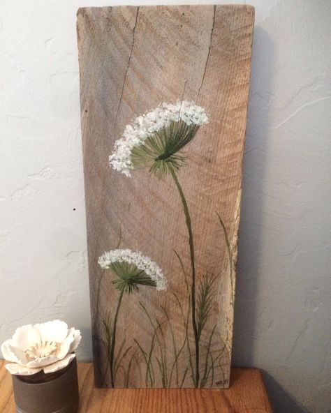 Barnwood Art Ideas, Rustic Paintings On Wood, Art On Planks Of Wood, Flower Wood Painting, Old Wood Projects Rustic, Farmhouse Canvas Art Diy Easy, Painting On Reclaimed Wood, Painting On Barnwood, Old Barns Rustic Paintings