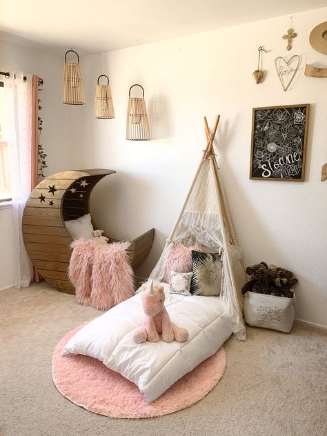 Teepee Bed Canopy, Diy Teepee Bed Frame, Teepee Bed Toddler, Moon Bassinet, Diy Toddler Bed On Floor, Diy Teepee Bed, Boho Toddler Girl Room, Small Toddler Bedroom, Toddler Girls Room