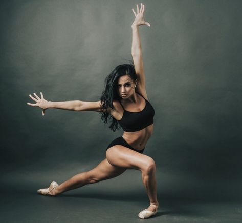 Jazz Dance Pictures, Dance Poses For Pictures Hip Hop, Dance Photography Poses Simple Jazz, Dance Choreography Poses, Floor Dance Poses, Sassy Jazz Dance Poses, Dance Photoshoot Ideas Creative, Dance Shoot Poses, Simple Dance Poses For Pictures