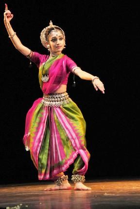 Odissi Dance, Bharatanatyam Costume, Indian Classical Dancer, Dancer Drawing, Dance Forms, Kathak Dance, Dance Of India, Indian Classical Dance, Modern Costumes