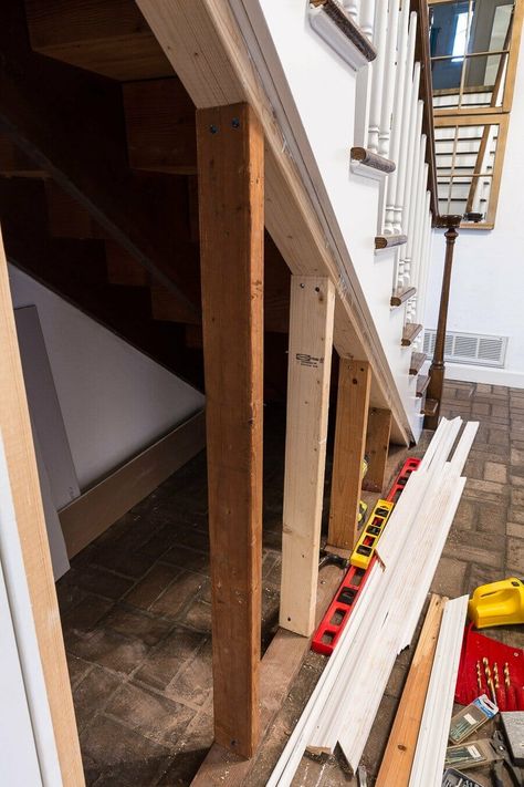 How to create a hidden closet under a staircase. Under a staircase ideas. Under Steps Storage, Under Stairs Storage Closet, Under Basement Stairs, Door Under Stairs, Under The Stairs Storage, Ideas Under Stairs, Storage Closet Ideas, Kitchen Under Stairs, Diy Kast