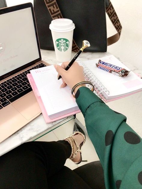 Office Girls Dp, Tumblr Starbucks, Snapchat Makeup, The Long Game, Pc Photo, Career Vision Board, Fancy Flowers, Office Pictures, Work Space Decor