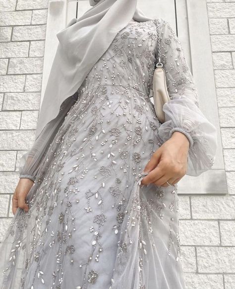 Women Modest Fashion, Batul Bazzi, Hijab Prom Dress, Muslim Prom Dress, Hijabi Gowns, Modest Evening Dress, Stile Hijab, Soiree Dress, Mode Abaya