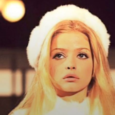 Ewa Aulin, 60s Babydoll, Ornella Muti, 60s Women, Winter Makeup, Just A Girl, Old Hollywood, Makeup Inspo, Hair Goals