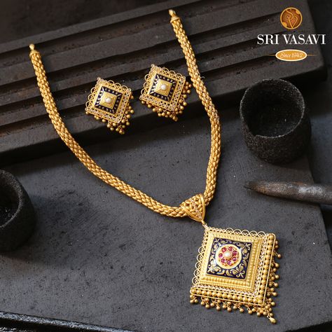 Gold Kitty Set Design Indian, Gold Dollars For Chains Women, Kitty Set Gold Jewellery Design, Pendent Set Gold, Gold Choker Necklace Designs, Indian Gold Necklace Designs, Choker Necklace Online, Gold Jewels Design, Choker Necklace Designs