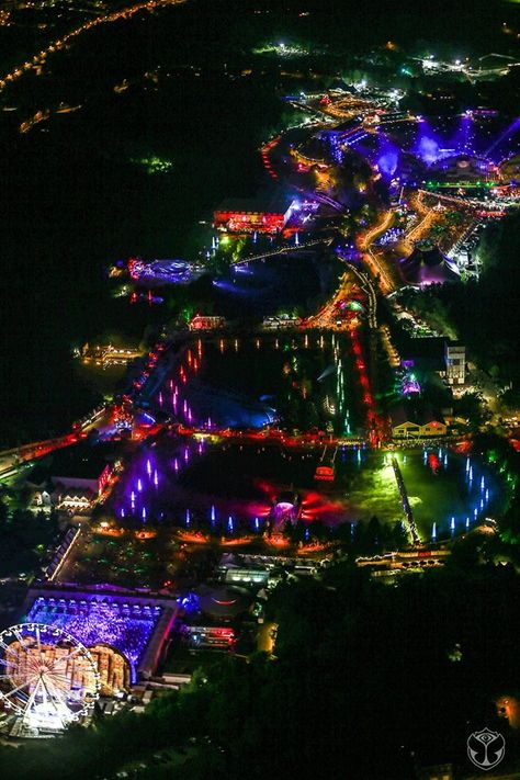 TOMORROWLAND BY NIGHT #music #tomorrowland2015 #boom #belgium Rave Culture Fashion, Town Festival, Tomorrowland Festival, Boom Town, Edm Festival, Festival Design, Visionary Art, Hippie Outfits, Outdoor Photography