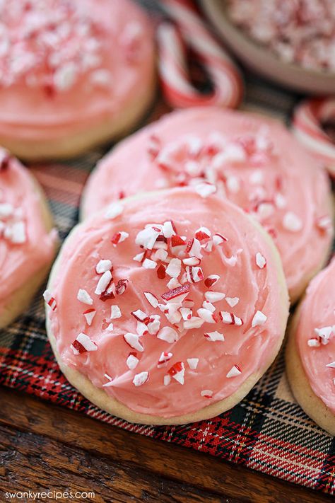 Peppermint Meltaway Cookies Raspberry Bow Tie Cookies, Peppermint Meltaway Cookies, Peppermint Cookies Recipe, Holiday Dessert Platter, Cherry Pie Cookies, Peppermint Frosting, Peppermint Cookie, Pecan Snowballs, Meltaway Cookies