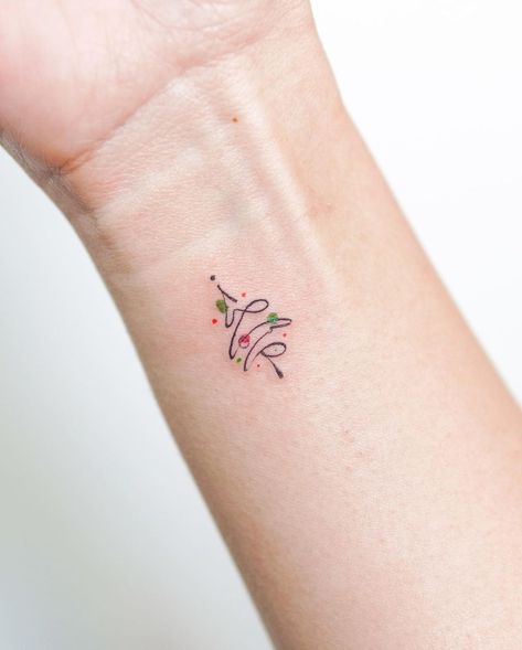 Christmas Tree Tattoo Small Simple, Simple Christmas Tattoo Ideas, Tiny Christmas Tattoo, Small Christmas Tattoos For Women, Christmas Theme Tattoo, Simple Christmas Tattoo, Christmas Tree Tattoos, Small Christmas Tattoos, Christmas Tattoos For Women