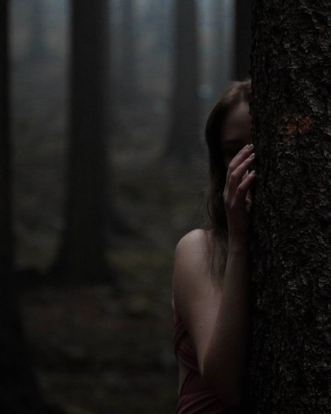 #photo #photographer #photography #phototheday #women #beautifulwomen #forest #forestnymph #model #photosession #session #sesja… Eerie Photography, Curls Without Heat, Nature Photoshoot, Moody Photography, Woods Photography, Forest Photos, Night Forest, Outdoor Photoshoot, Forest Photography