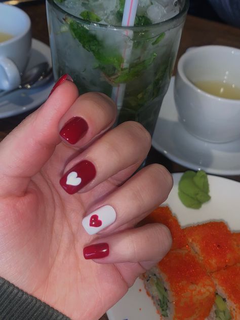 red and white hearts Red White Nails Short, White And Red Heart Nails, Red And White Nails Short, Nails Inspiration Red, Red And White Nails, White Gel Nails, White Nail Art, White Nail Designs, White Hearts