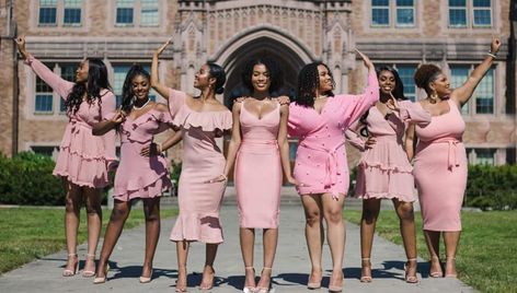 Alpha Pictures, Alpha Kappa Alpha Clothing, Alpha Group, Sorority Photoshoot, Alpha Kappa Alpha Paraphernalia, Sorority Pictures, Sorority Poses, Sorority Recruitment Outfits, Rush Outfits