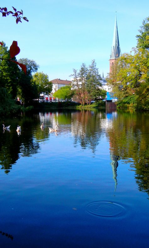 Stadtgarten und Lambertikirche | Oldenburg | Niedersachsen Oldenburg Germany, German Genealogy, Pictures Of Germany, Palace Gardens, Travel Buddies, Bucket List Vacations, Travel Germany, Picture Places, Oldenburg