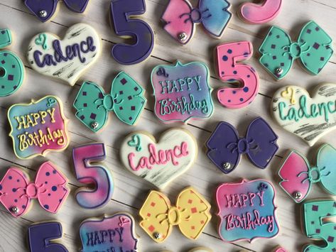 5 Year Birthday Cookies, Fancy Sugar Cookies, Birthday Sugar Cookies, Jojo Siwa Birthday, Decorate Cookies, Bow Party, Birthday Party Treats, Cookies Ideas, Sugar Cookie Designs