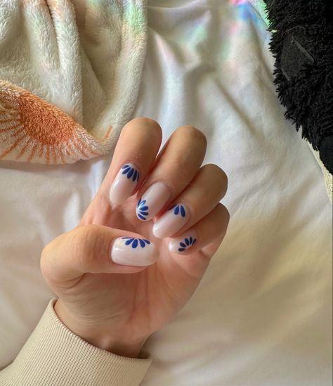 Blue and white nails, almond shaped, flowers, European design White Nail Blue Flower, Nails To Go With Floral Dress, White Nails With Blue Flower Design, Coastal Floral Nails, European Nail Ideas, Simple Blue Flower Nails, Blue Flower Almond Nails, Nude Nails With Blue Flowers, White With Blue Flowers Nails