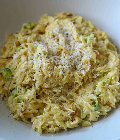 This Broccoli Orzo is a creamy, delicious, one pot meal for an easy dinner with little clean up. It's absolutely full of flavor and great for busy weeknights, ready in just 20 minutes! Creamy Broccoli Orzo, Broccoli Cheese Orzo, Creamy Orzo Recipes, Broccoli Orzo, Creamy Orzo, Orzo Recipe, Parmesan Broccoli, Creamy Broccoli, Orzo Recipes