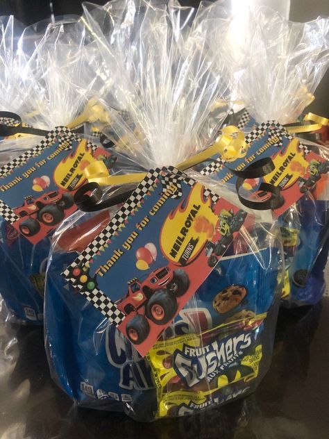 Monster truck goodie bags Monster Truck Treat Bags, Monster Truck Gift Bags, Birthday Decors, Monster Jam Party, Monster Truck Theme, Truck Theme, Birthday Goodie Bags, Truck Gifts, Monster Truck Birthday