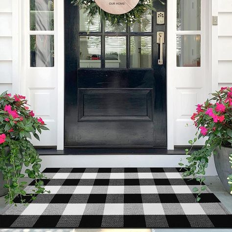 This beautiful doormat is made from 100% cotton and features a classic buffalo plaid design. It's perfect for adding a touch of farmhouse style to your front door or entryway. The rug is also machine-washable, so it's easy to keep clean. Shop now and welcome guests to your home in style! Navy And White Rug, Check Rug, Plaid Rug, Grey And White Rug, Farmhouse Entryway, Home Entrance, Checkered Rug, Front Door Mats, Farmhouse Decor Living Room