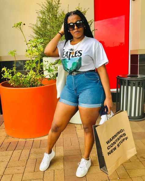 Denim Shorts Outfit Summer Black Women, Summer Outfits Big Stomach, Plus Size Summer Outfits Casual, White Jeans Outfit Summer, Plus Size Shorts Outfit, Plus Size Summer Outfits Big Stomach, Denim Shorts Outfit Summer, High Waisted Shorts Outfit, Big Stomach