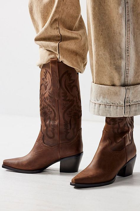 Tecovas Boots Women, Tecovas Boots, Upcoming Fashion Trends, Cowboy Shoes, Lucchese Boots, Ralph Lauren Fall, Western Shoes, Leather Western Boots, Cowboy Boots Women