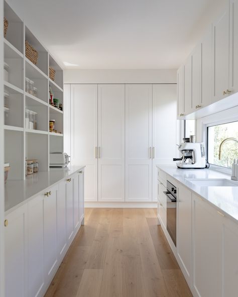 BUTLERS PANTRY Conveniently located behind the main kitchen, it is the perfect definition of a true butlers pantry. The spacious layout creates a seamless flow, making cooking and entertaining effortless. Builder: @stewart_constructions 📸: @life.instill #southernhighlandsbuilder #butlerspantry #kitchendesign #custombuilder #southernhighlands #pantrydesign Butlers Pantry Appliances, Modern Butlers Pantry Ideas Layout, Butlers Pantry Modern, Butlers Kitchen Ideas, Butlers Pantry Splashback, Butlers Pantry U Shape, Butlers Pantry Design, Butlers Pantry Ideas Layout, Butler’s Pantry Shelves