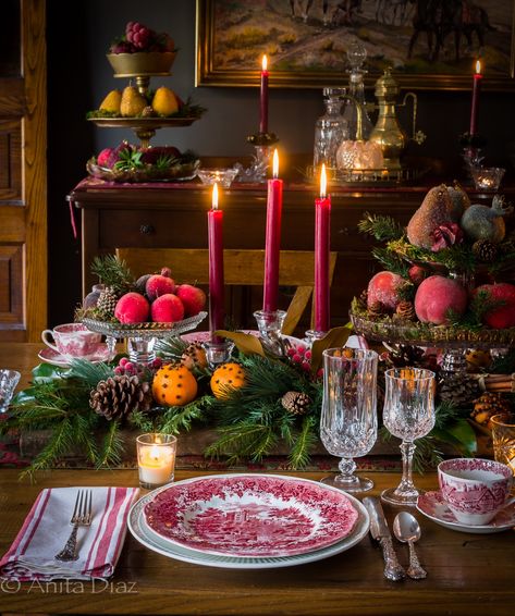 Britain Castles, Tablescapes Ideas, English Christmas, Christmas Tablescape, Cottage Christmas, Christmas Interiors, Christmas Tablescapes, Johnson Brothers, Christmas Dining