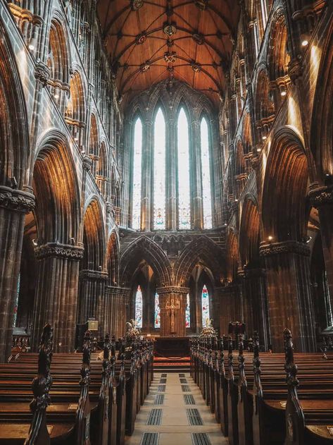 Glasgow Cathedral Outlander location L'Hopital Des Anges Glasgow Bucket List, Things To Do In Glasgow, Glasgow Central Station, Places To Visit In Scotland, Glasgow Necropolis, Outlander Film, Outlander Locations, Glasgow Cathedral, Sightseeing Bus