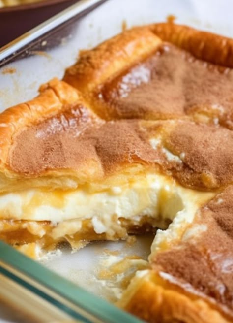 I make this recipe often and everyone always raves about them Crescent Roll Casserole, Crescent Roll Cheesecake, Crescent Recipes, Dessert Bar Recipe, Crescent Roll Recipes, Crescent Roll Dough, Cheese Dessert, Crescent Roll, Cream Cheese Recipes