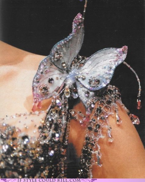 Shoulder Smolder Looks Party, Christian Dior Couture, Estilo Punk, Dior Couture, Christian Lacroix, John Galliano, All That Glitters, Kate Moss, A Butterfly