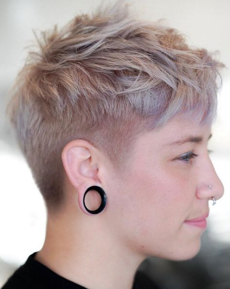 Pixie Cut Shaved Sides, Shaved Pixie Cut, Layered Pixie Cut, Shaved Pixie, Short Textured Hair, Pixie Haircut Ideas, Layered Pixie, Short Shaved Hairstyles, Androgynous Hair