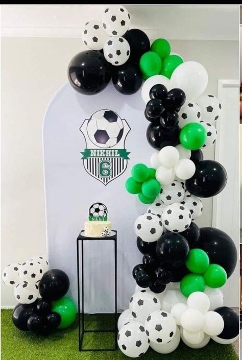 Birthday Party Paper Decorations, Soccer Party Decorations, Soccer Theme Parties, Decoration Buffet, Soccer Birthday Parties, Football Birthday Party, Soccer Birthday, Frame Fabric, Balloon Arrangements