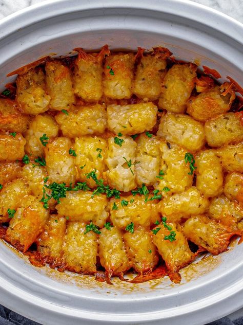 Crockpot Cheesy Chicken Tater Tot Casserole, Chicken Tater Tot Recipes, Tator Tot Recipe, Crockpot Cheesy Chicken, Cheese Tater Tots, Shredded Chicken Casserole, Cheesey Chicken, Chicken Tater Tot Casserole, Tater Tot Recipes