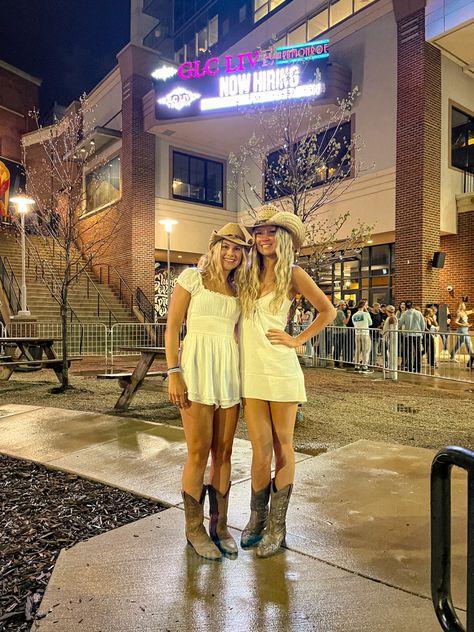 Western Boot Outfit, Luke Bryan Concert, Summer Country Concert Outfit, Country Fest, Concert Outfit Summer, Country Music Concerts, Concert Dresses, Fest Outfits, Cute Country Outfits